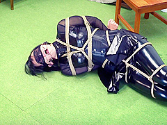 Amidst the Intense Binding: A Vixen’s Desperate Escape From Her Confining Captor’s Ropes